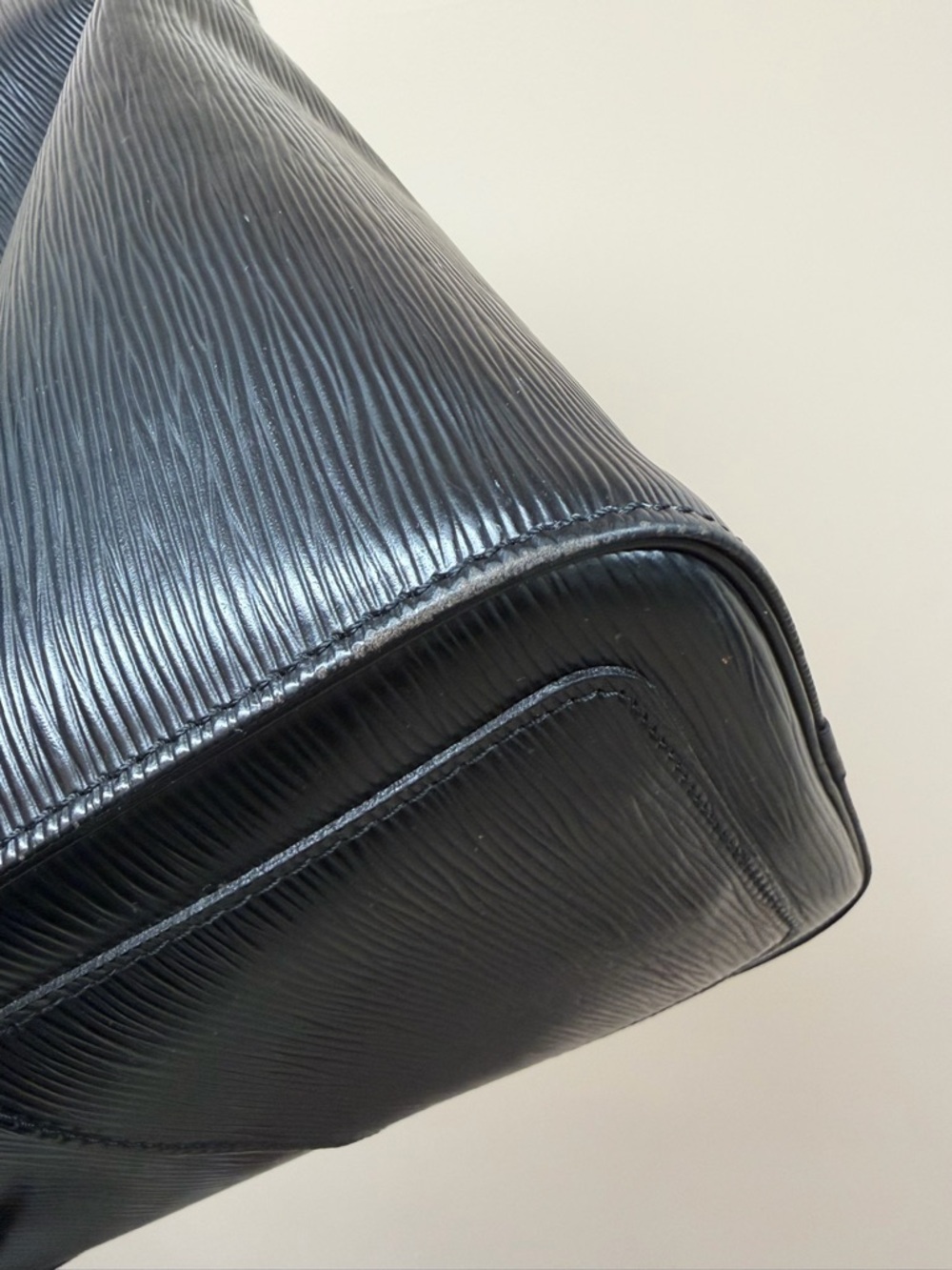 LOUIS VUITTON: Epi black speedy 30 - Picture 14 of 16